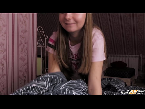 ❤️ Blondie ជញ្ជក់ BFF របស់នាងយ៉ាងជ្រៅ ហើយច្របាច់ចូលមាត់របស់នាង ❤️❌ វីដេអូសិច នៅ km.pornburst.ru ❌❤